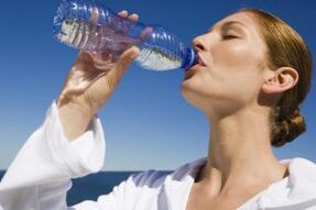 Bea apă dacă ții o dietă leneșă